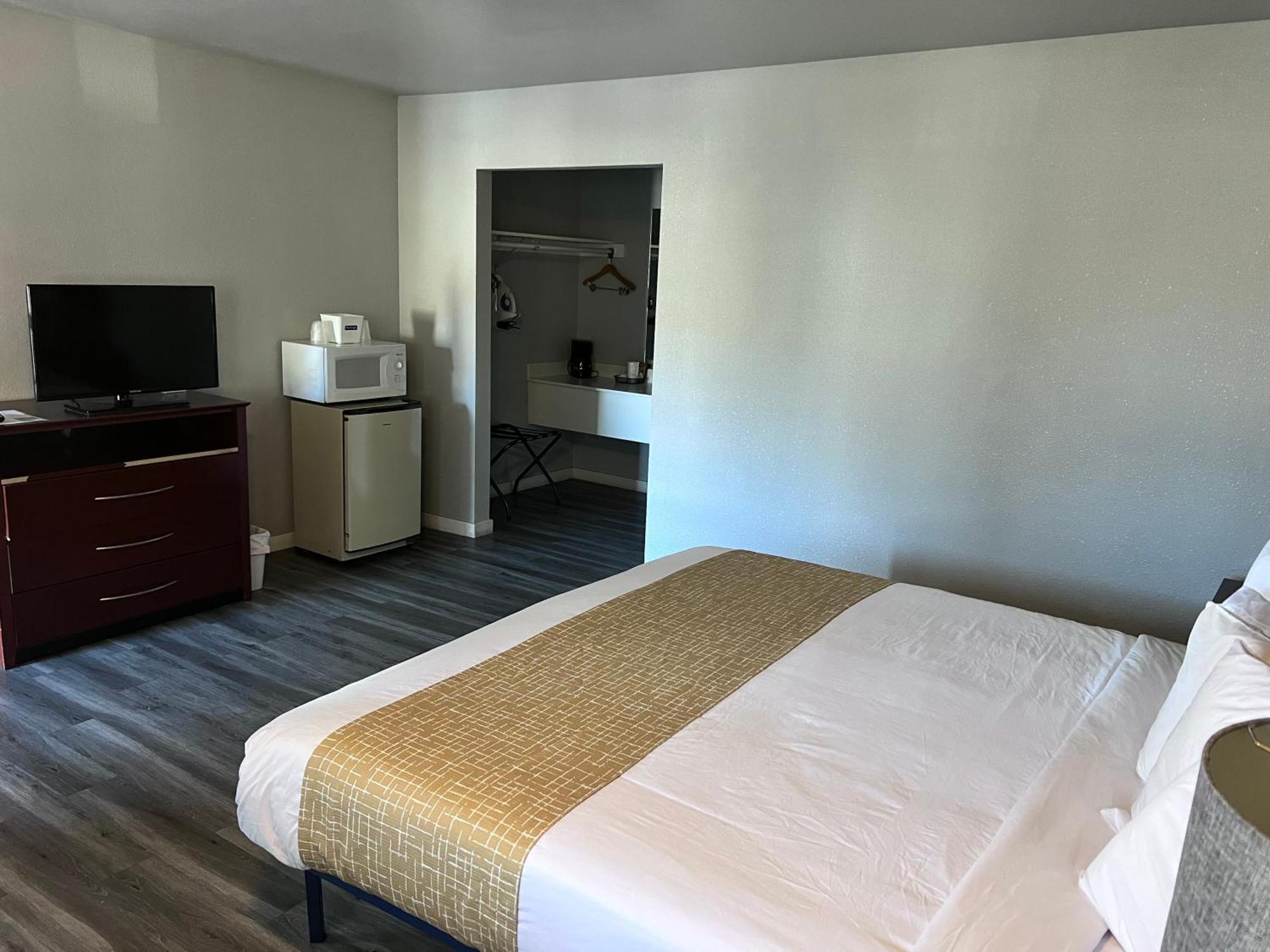 Travelodge By Wyndham Redding Ca Exterior photo